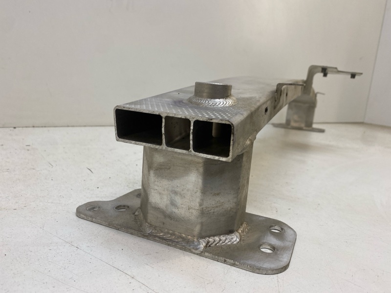 Усилитель переднего бампера