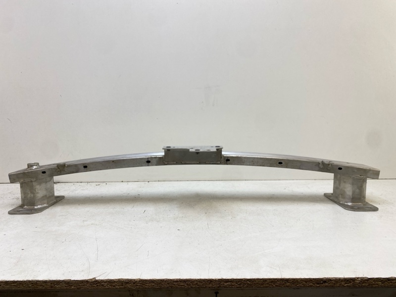 Усилитель переднего бампера