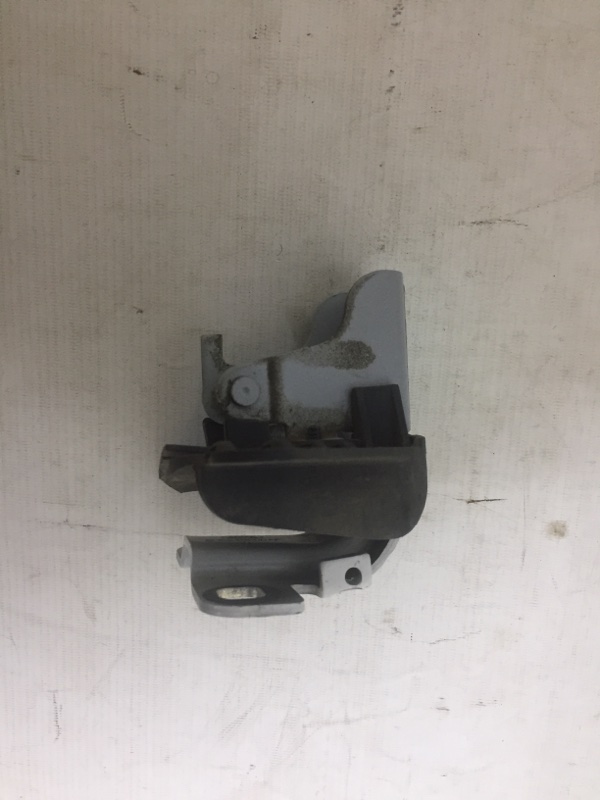 Петля крышки багажника