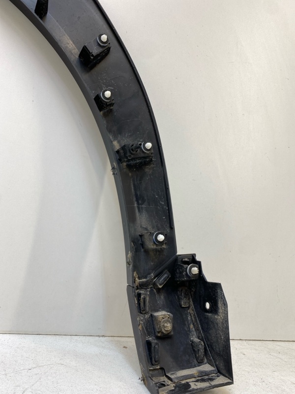 Накладка переднего крыла правого