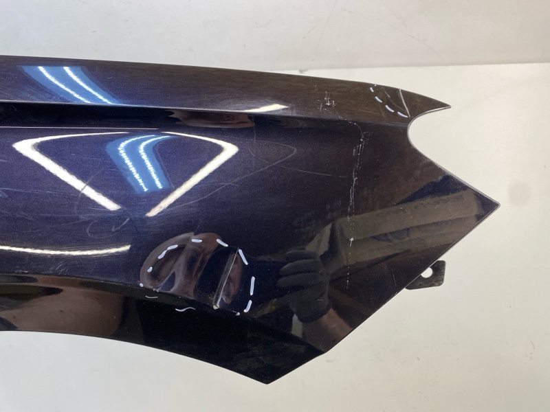 Крыло переднее правое