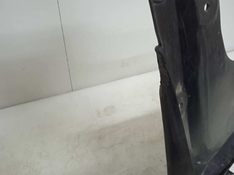 Брызговик задний левый