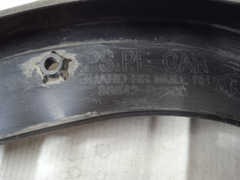 Брызговик задний правый