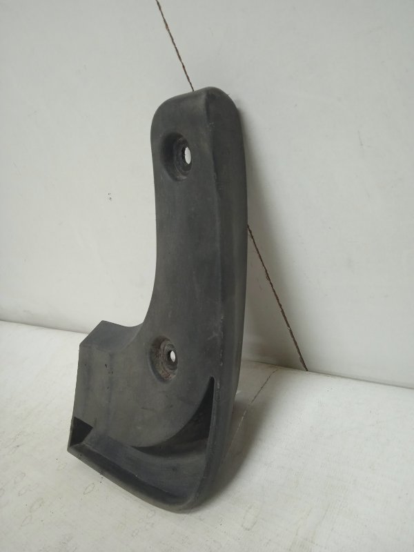 Брызговик задний левый