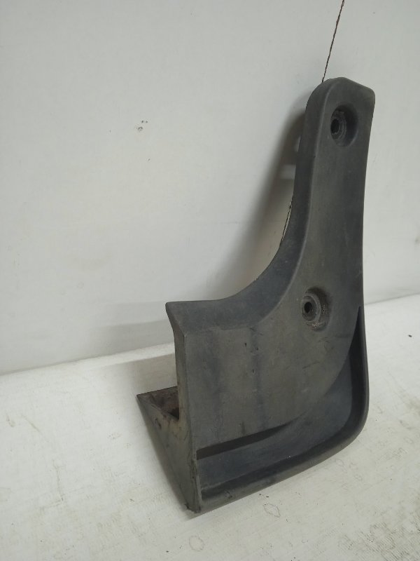 Брызговик задний левый