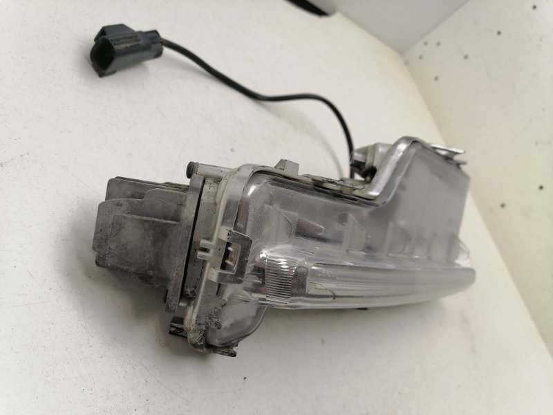 Фара дневного света правая (ходовые огни)