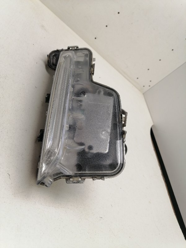 Фара дневного света правая (ходовые огни)