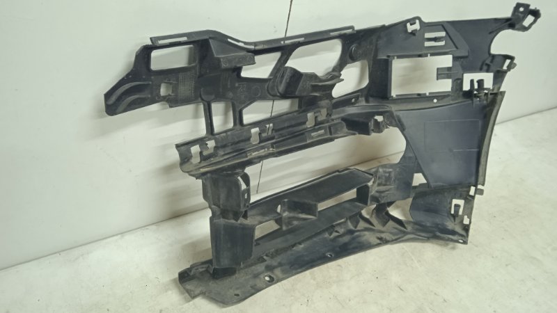 Кронштейн переднего бампера правый