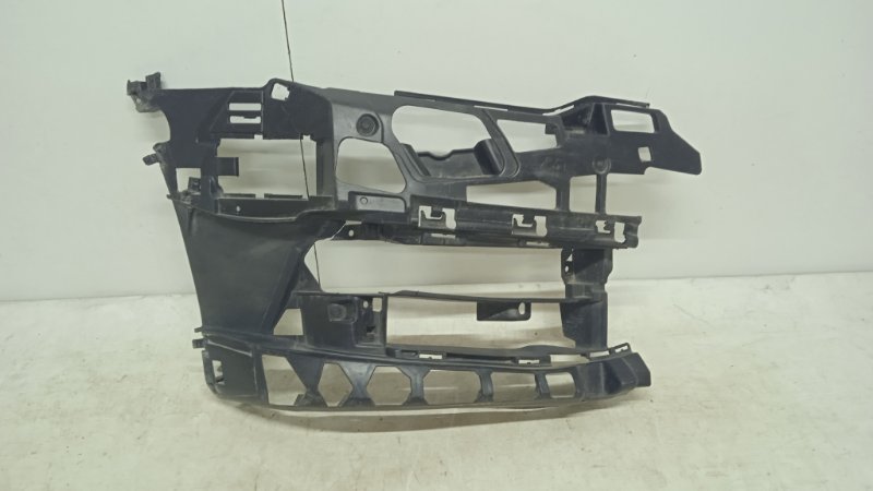 Кронштейн переднего бампера правый