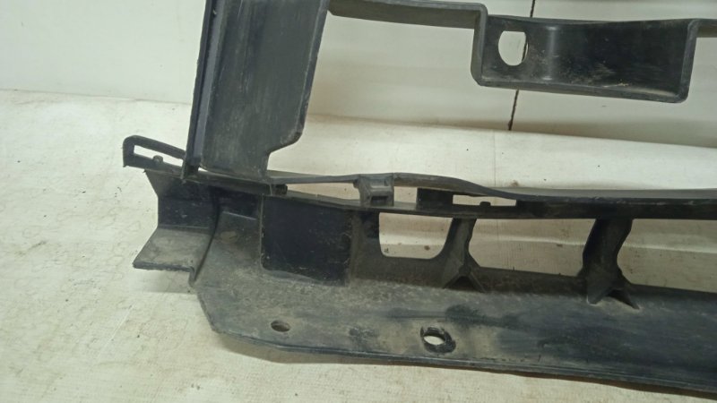 Кронштейн переднего бампера правый