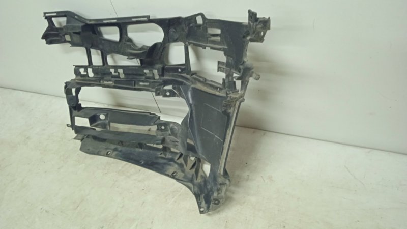 Кронштейн переднего бампера правый