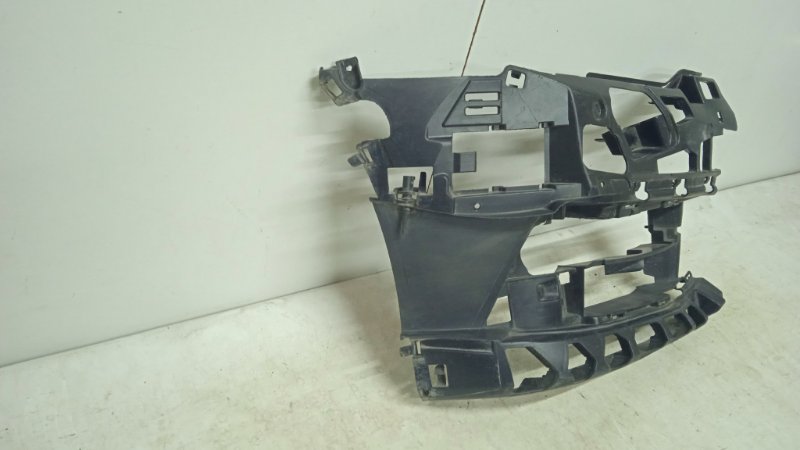 Кронштейн переднего бампера правый