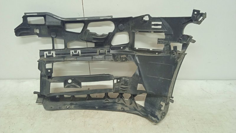 Кронштейн переднего бампера правый