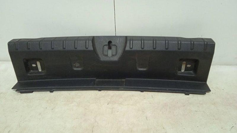 Кожух замка багажника