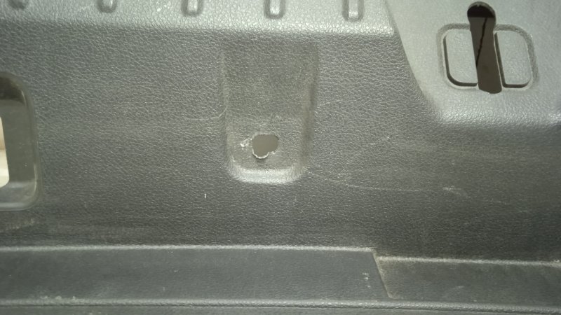 Кожух замка багажника