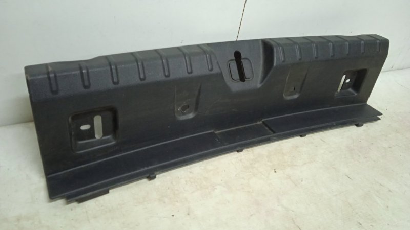 Кожух замка багажника