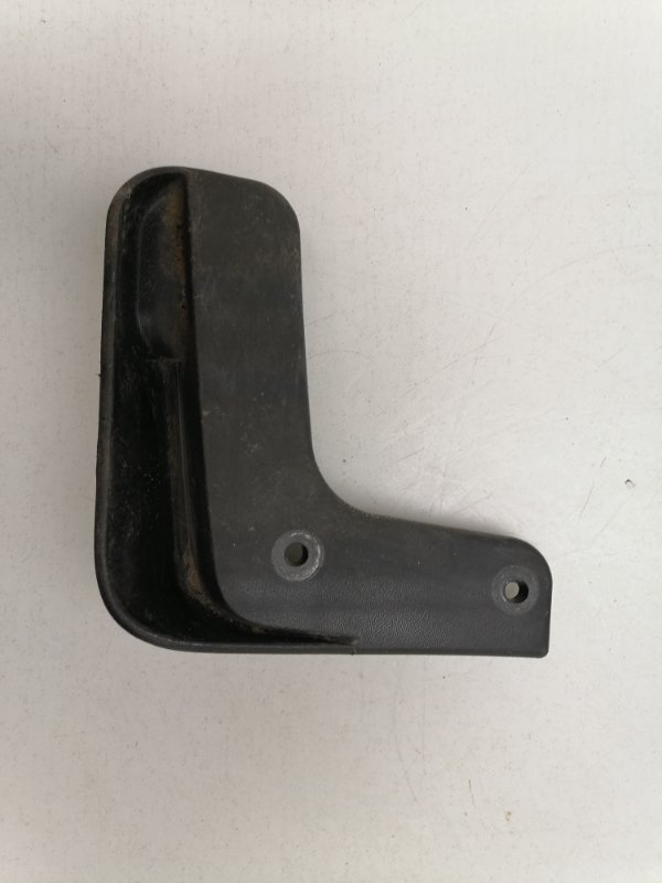 Брызговик задний левый