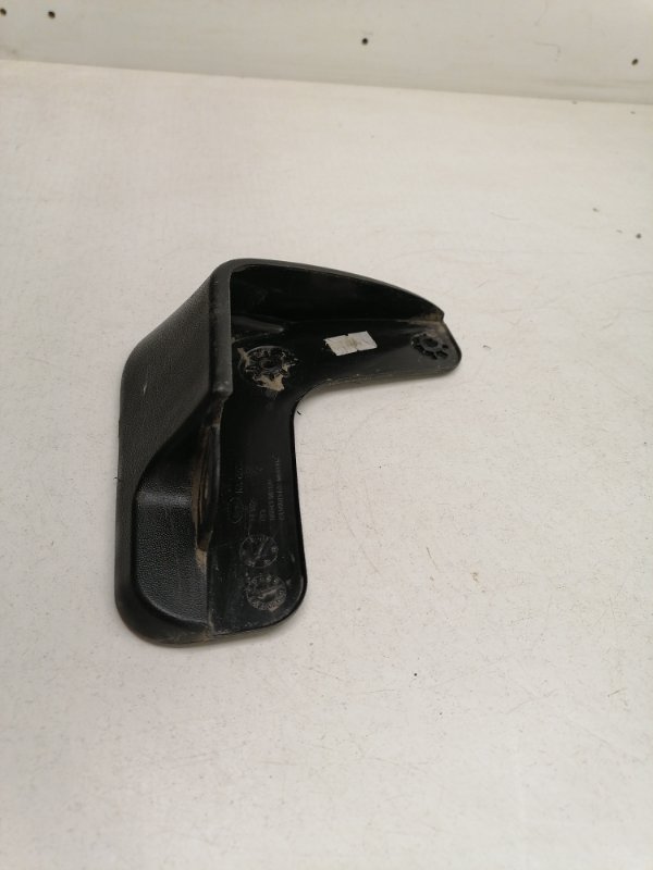 Брызговик задний левый