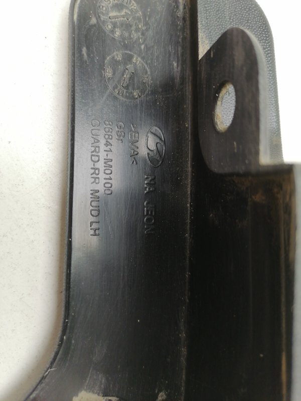 Брызговик задний левый