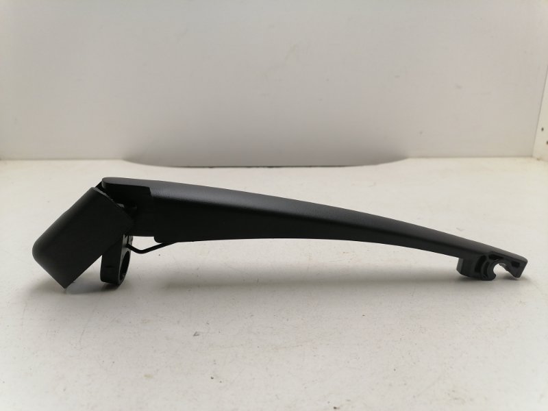 Поводок стеклоочистителя заднего