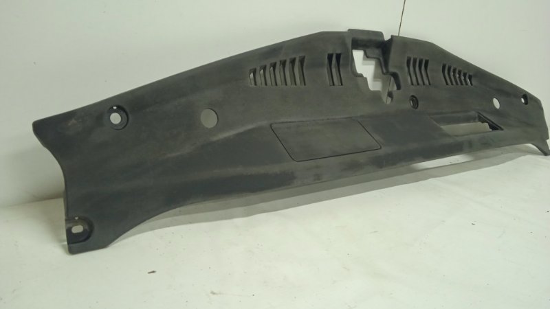 Кожух замка капота