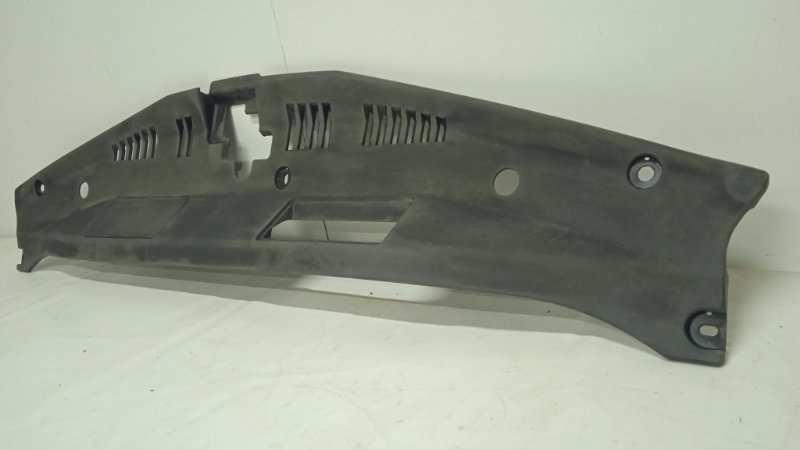 Кожух замка капота