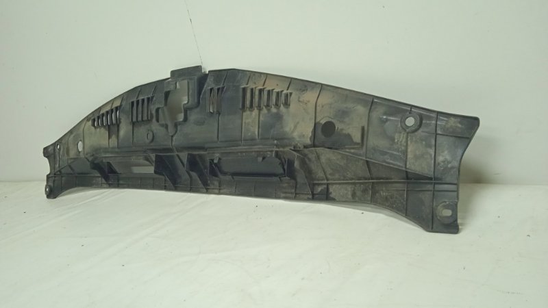 Кожух замка капота