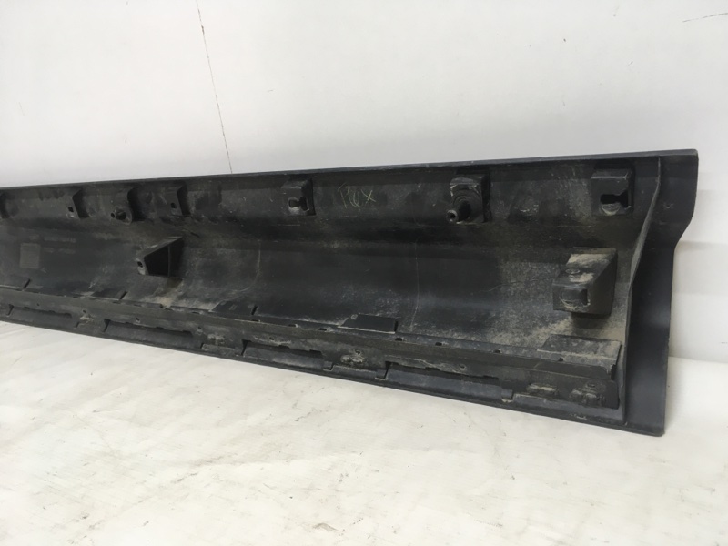 Накладка двери передней правой