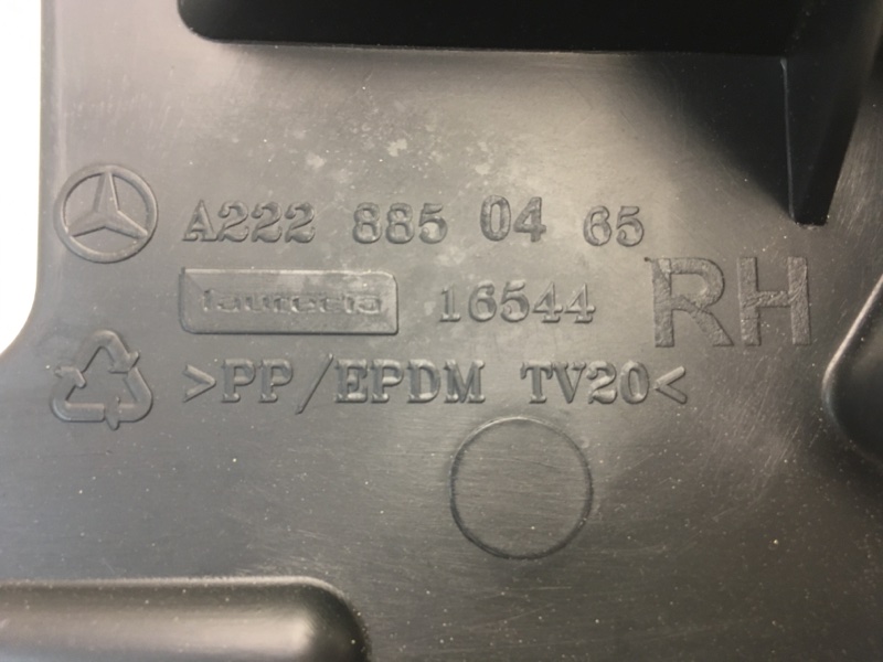 Кронштейн переднего бампера правый