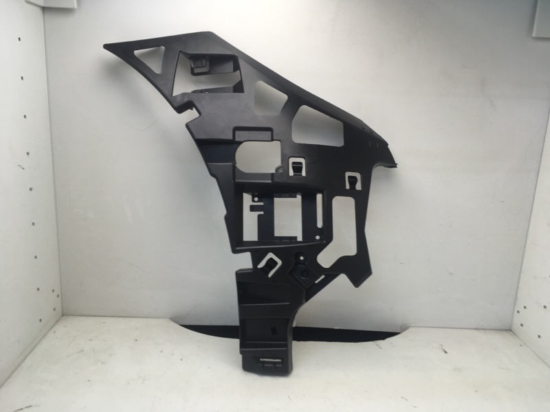 Кронштейн переднего бампера правый