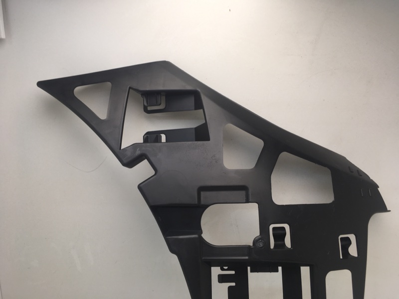 Кронштейн переднего бампера правый