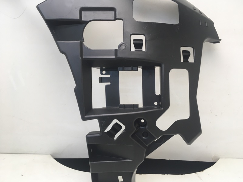 Кронштейн переднего бампера правый