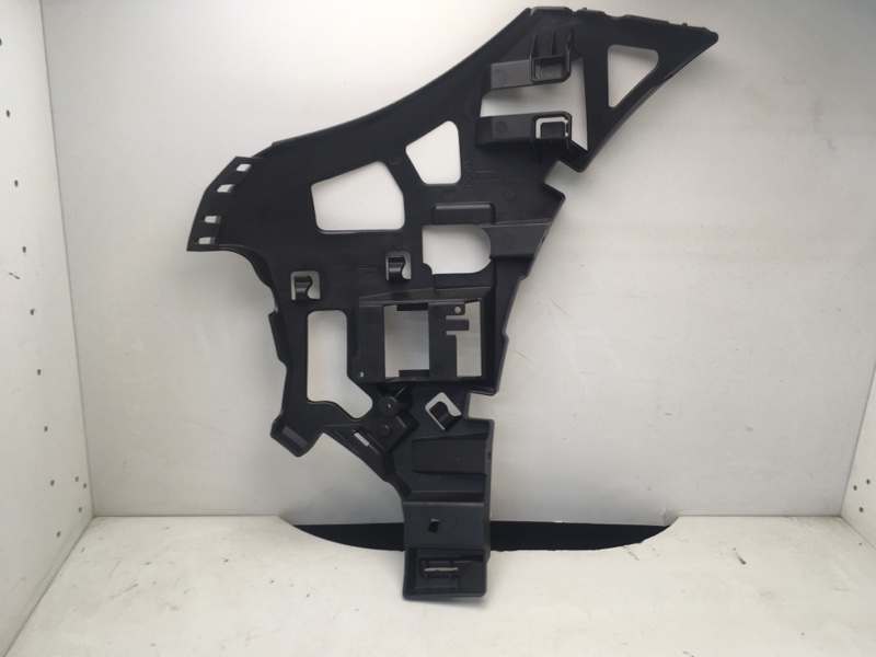 Кронштейн переднего бампера правый