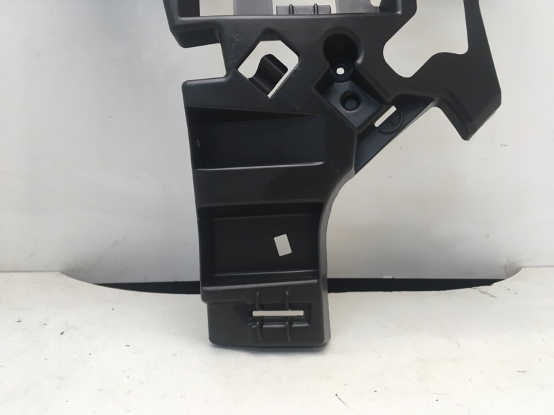 Кронштейн переднего бампера правый