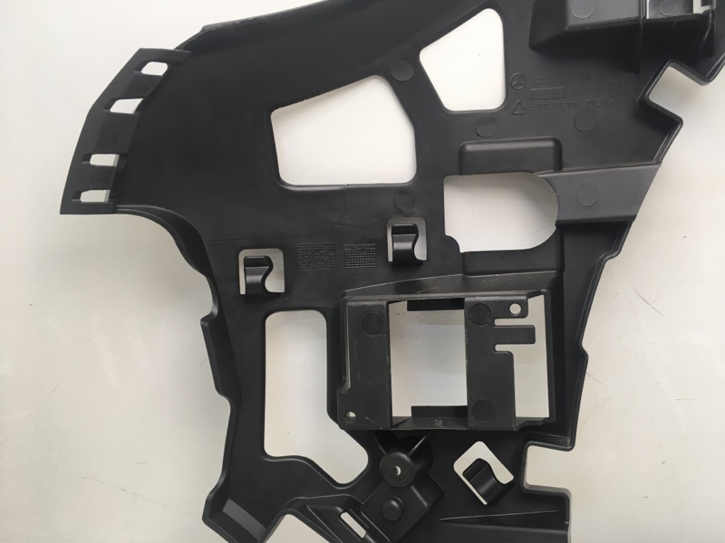 Кронштейн переднего бампера правый