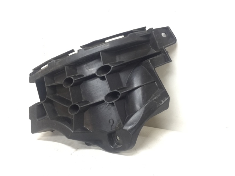 Кронштейн заднего бампера правый