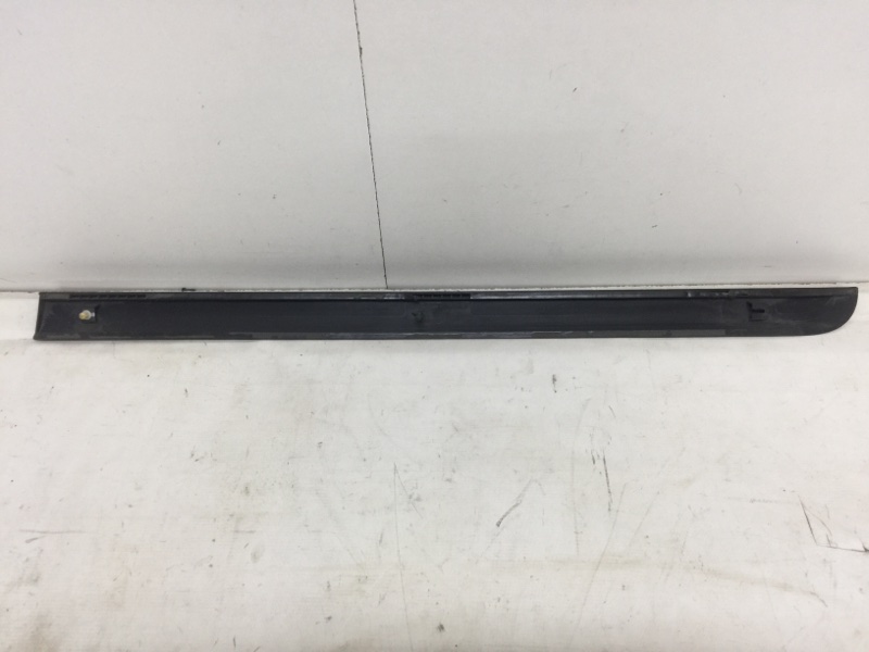 Молдинг передней левой двери