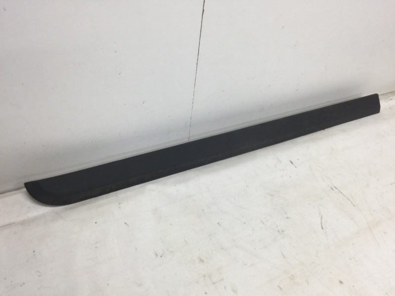 Молдинг передней левой двери