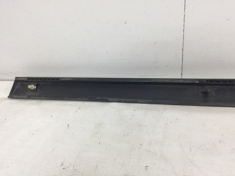 Молдинг передней левой двери