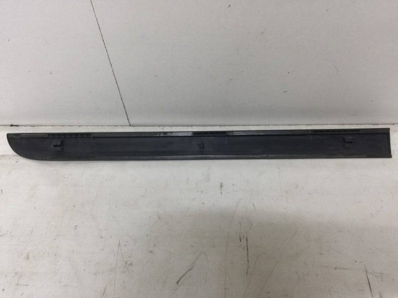 Молдинг задней левой двери