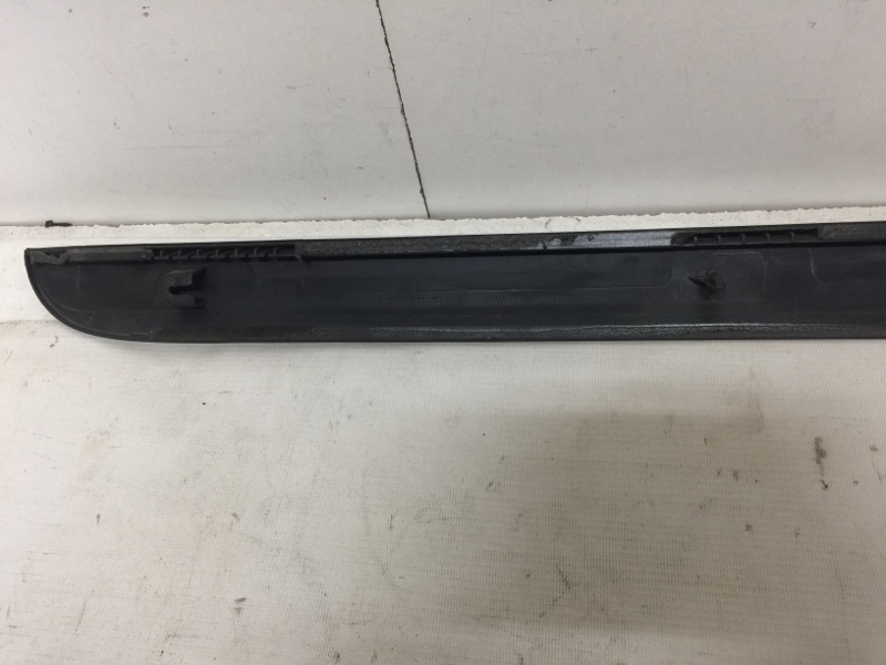 Молдинг задней левой двери