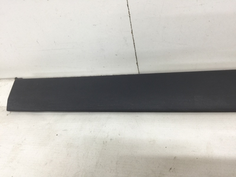 Молдинг задней левой двери