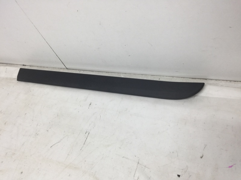 Молдинг задней левой двери