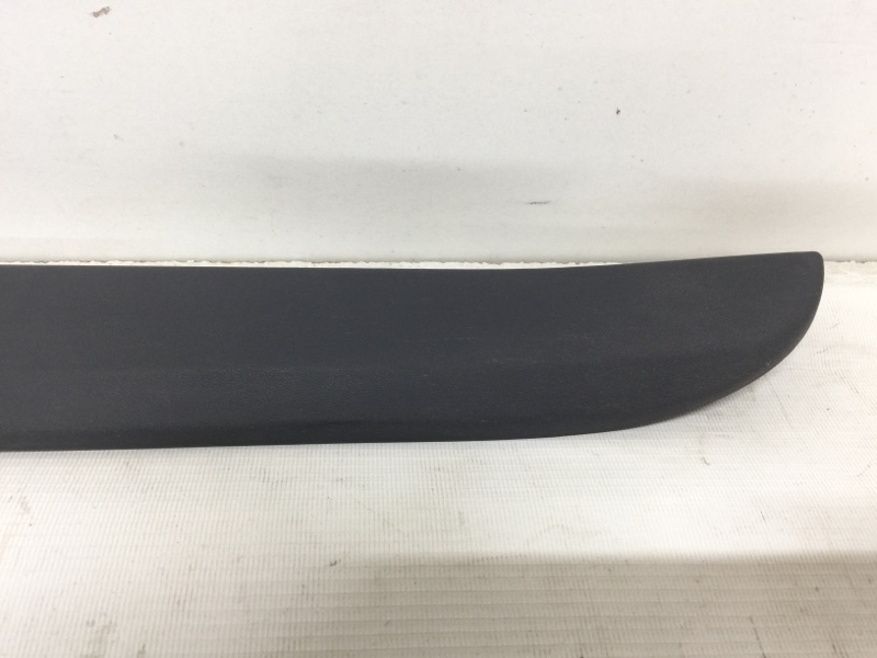 Молдинг задней левой двери