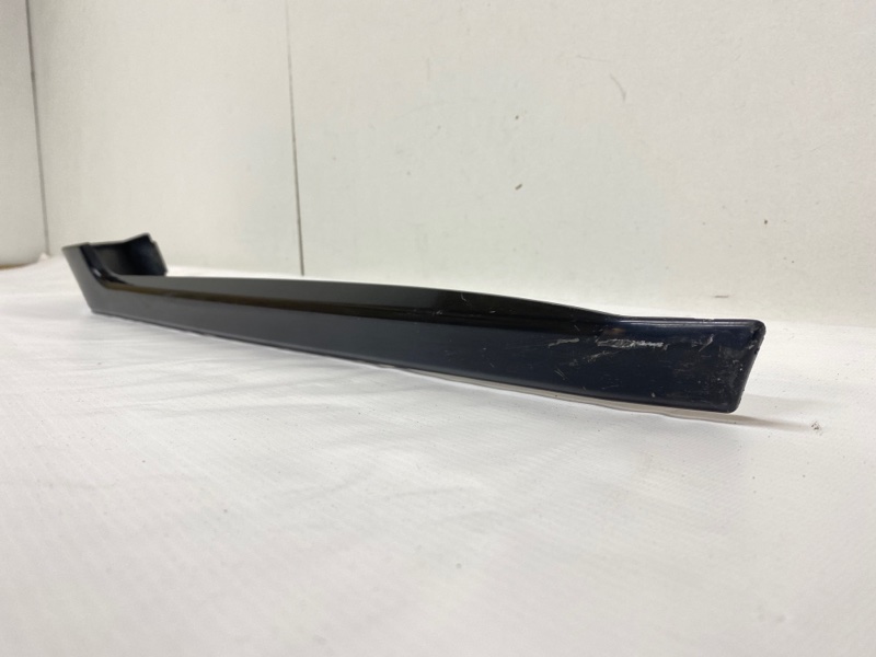 Молдинг заднего бампера правый