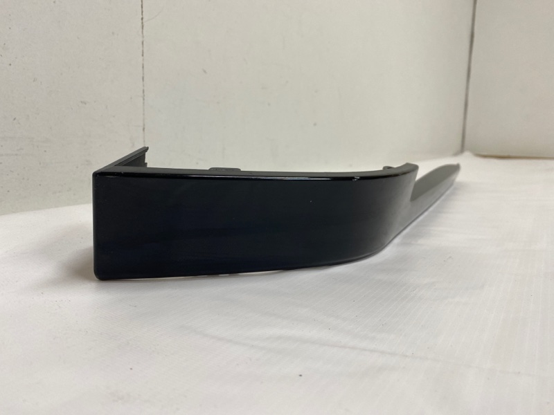 Молдинг заднего бампера правый