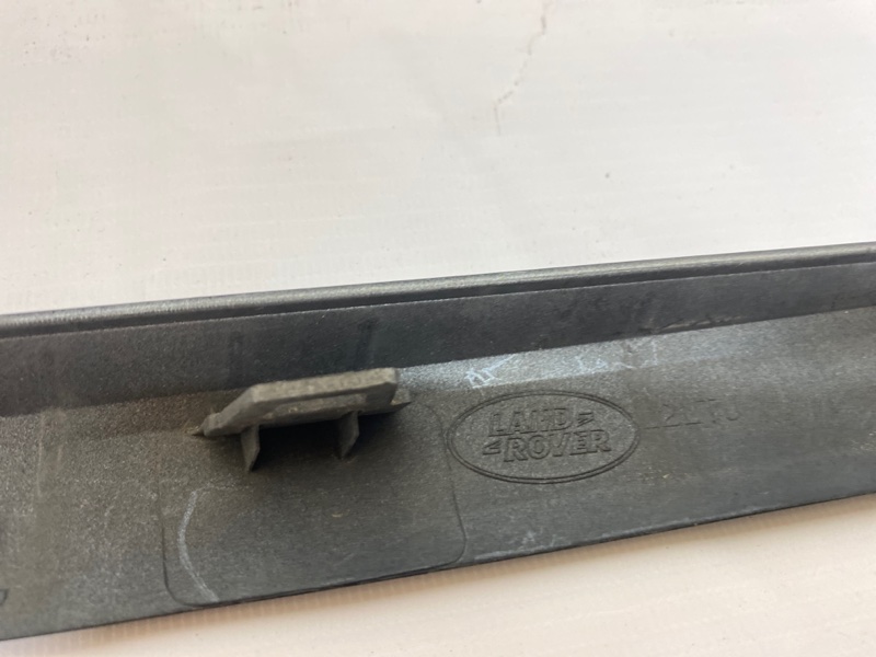 Молдинг заднего бампера правый