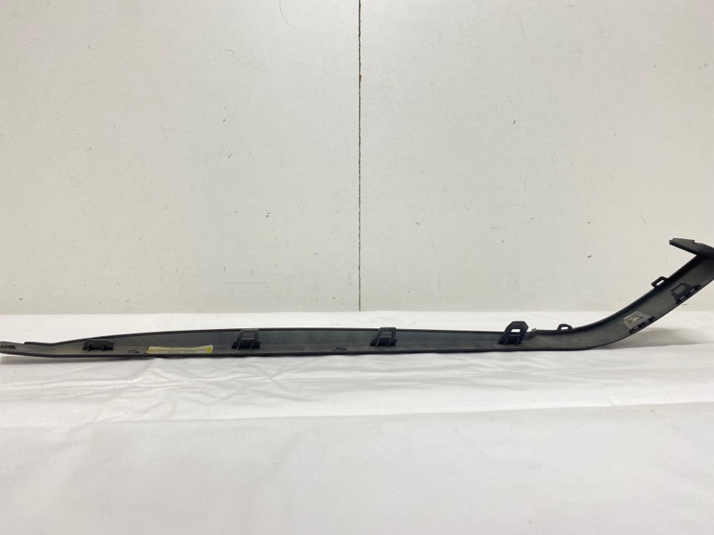 Молдинг заднего бампера правый