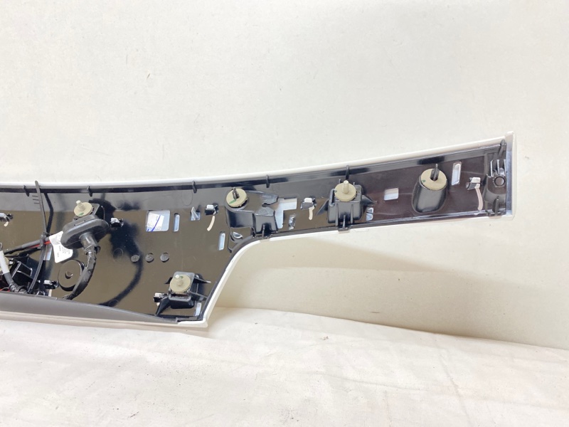 Накладка двери багажника