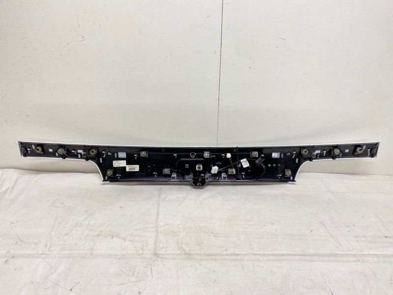 Накладка двери багажника